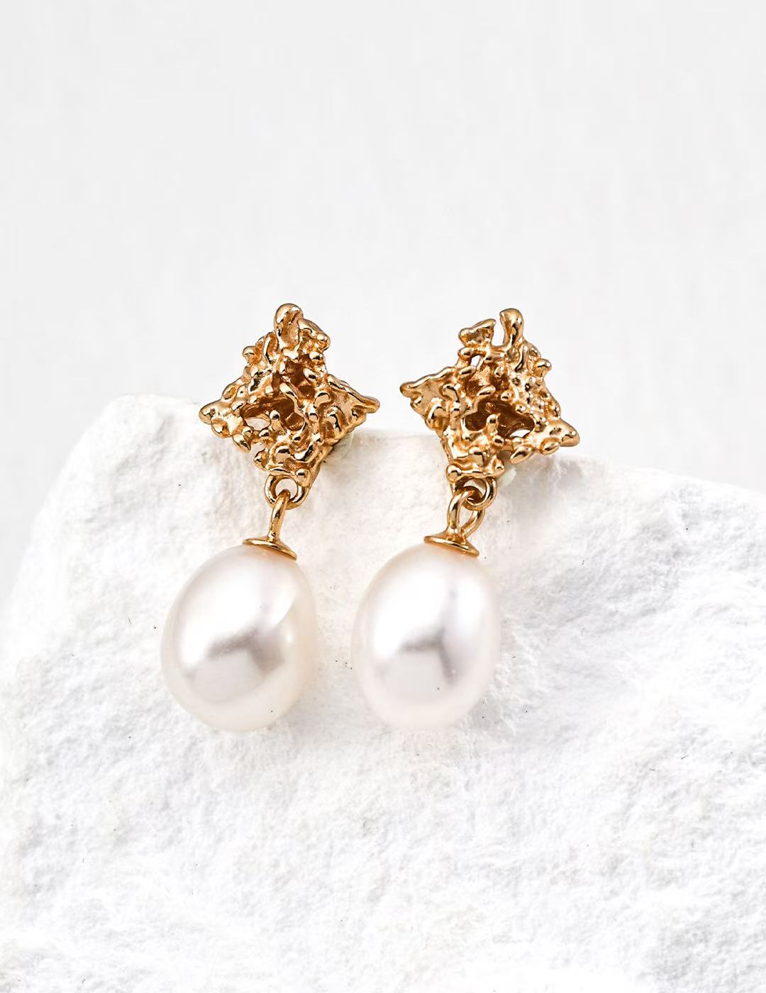 Boucles Meiperle Rocaille Dorée avec perles naturelles et monture texturée en or S925