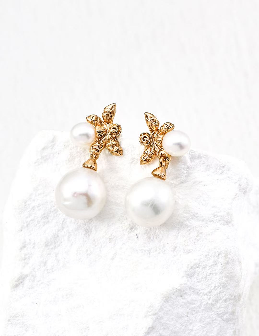 Bijou raffiné en argent doré vintage avec perles d’eau douce et motif papillon