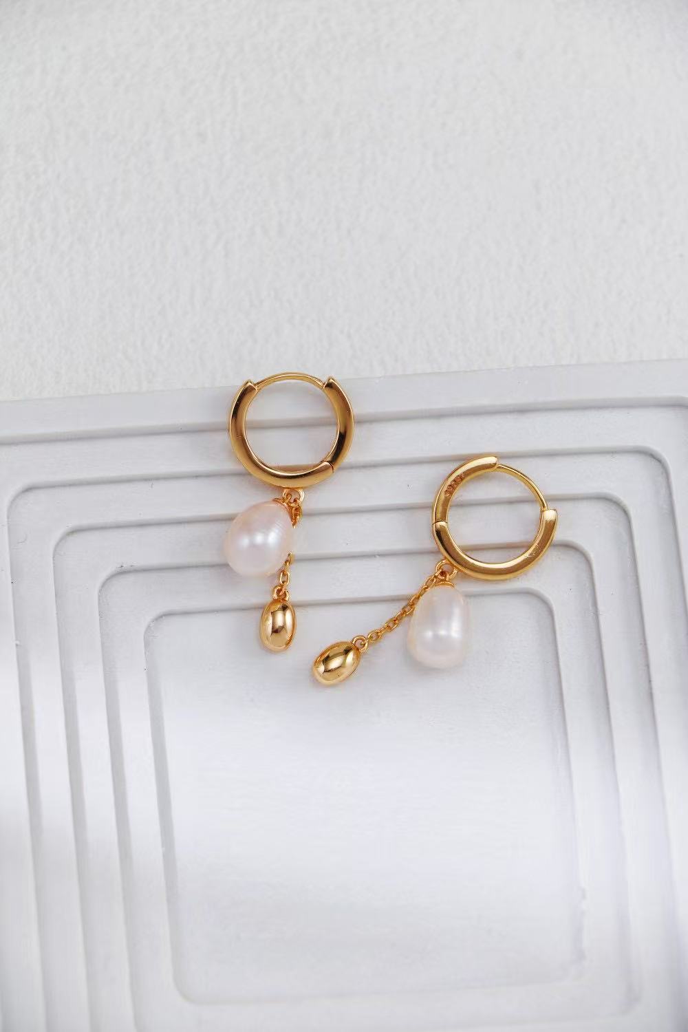 Boucles d’oreilles dorées en argent 925 avec perles naturelles – Larmes de Perle MeiPerle