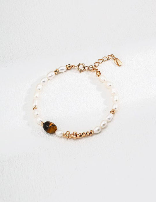 Bracelet doré vintage avec perles naturelles et œil de tigre – vue à plat