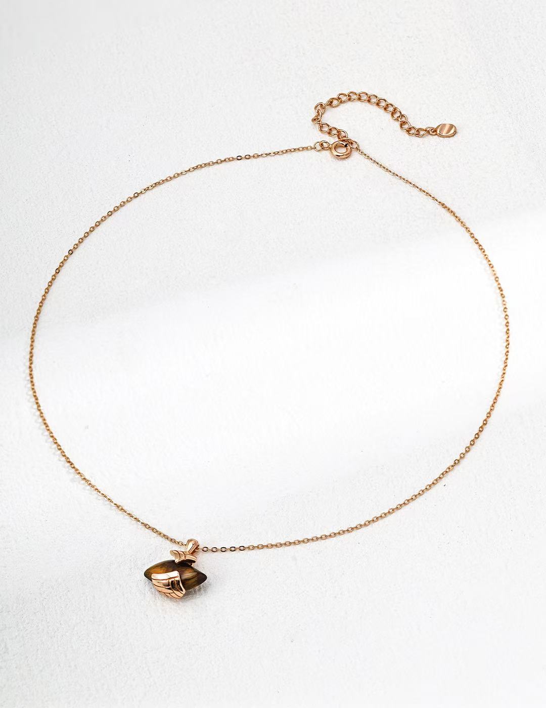 Collier pendentif doré œil-de-tigre en argent S925 – bijou raffiné MeiPerle