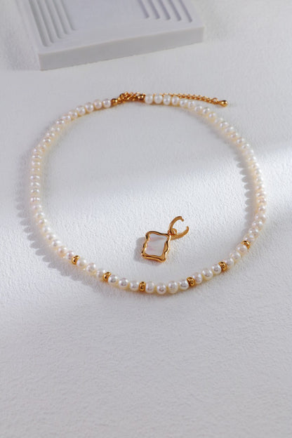 Perles d’eau douce et fermoir mousqueton du collier Reflet de Nacre